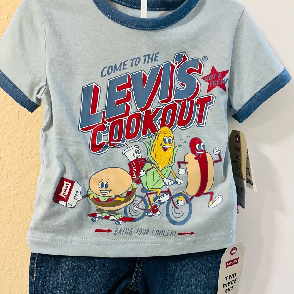 Levi's Light Blue Cookout Graphic Tee